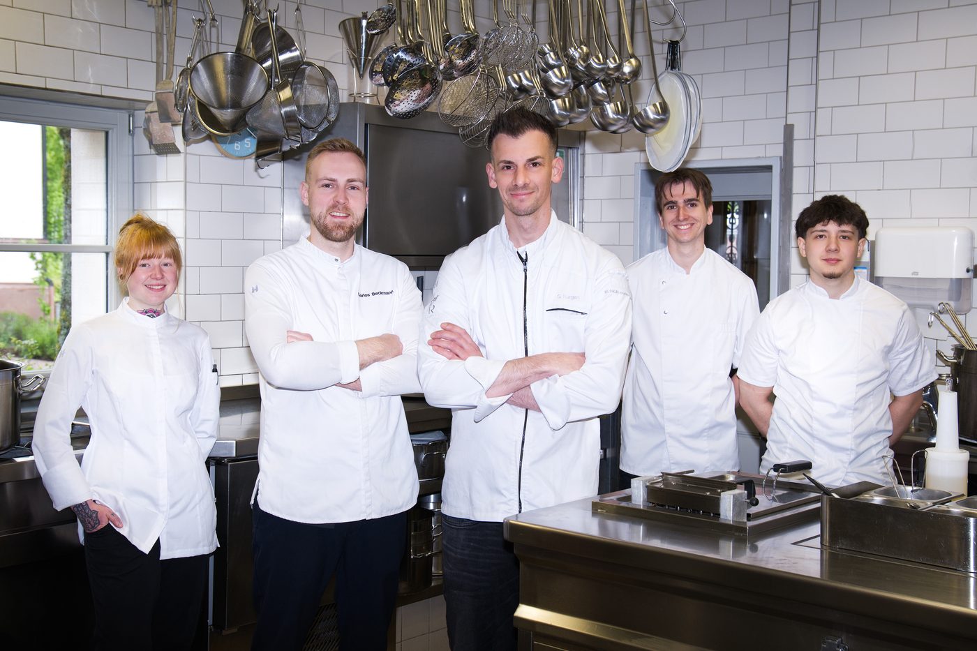 Das Küchenteam der Auberge de Temple in der Küche